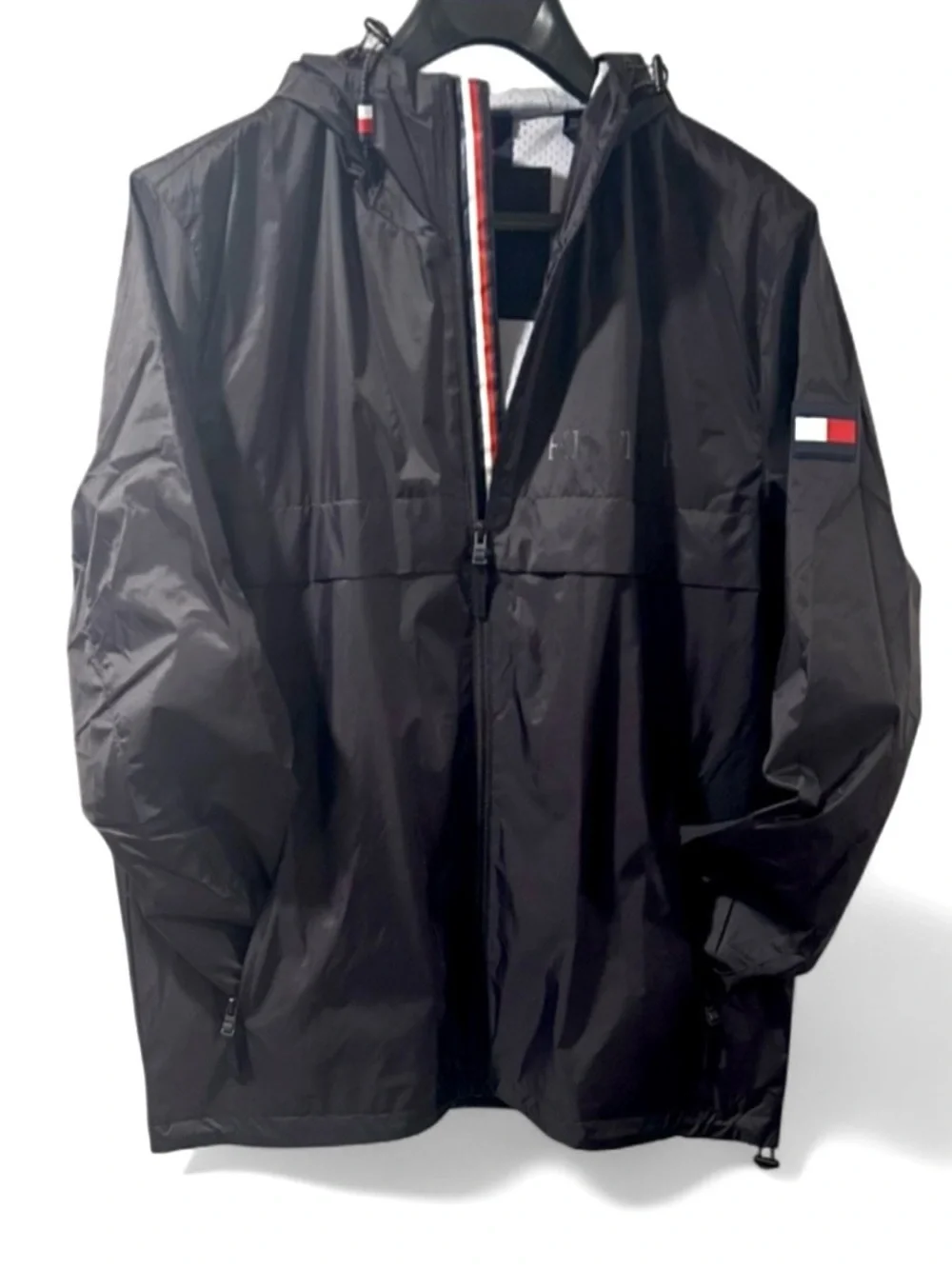 Tommy Hilfiger Black Hooded Rain Jacket/Windbreaker Size Men’s Large (NWT)